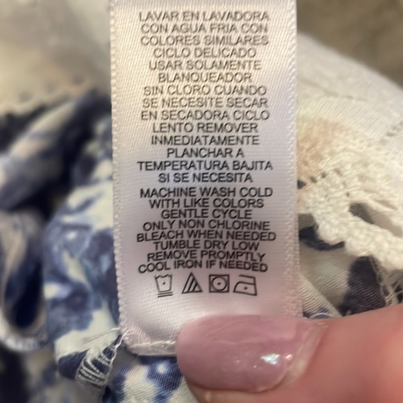 Hi-lo lace border dress. Size medium. - Picture 5 of 7